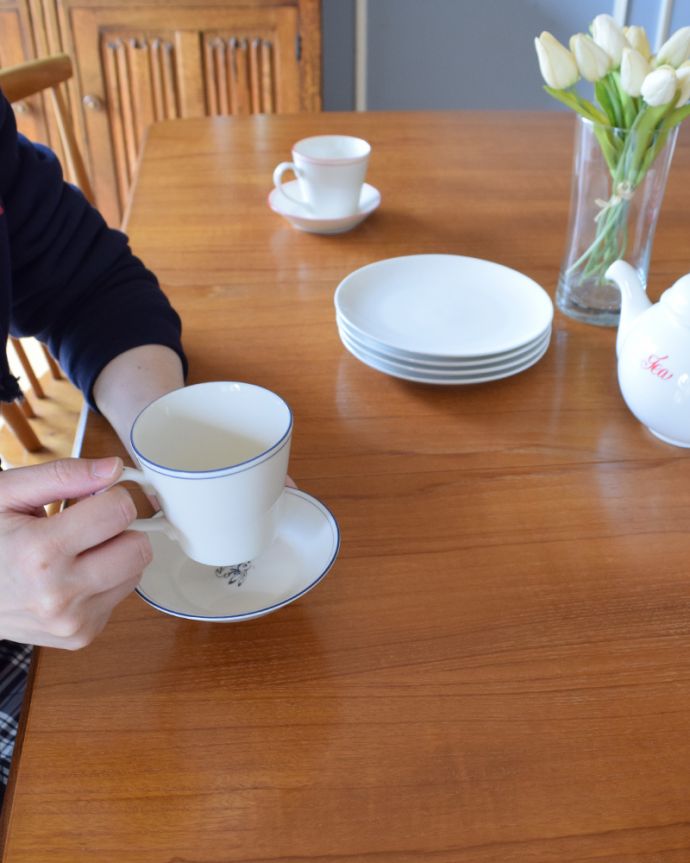 G-PLAN(Gプラン)　アンティーク家具　G-PLANのヴィンテージ家具、サイズが変えられるドロップリーフテーブル（伸張式）。天板もキレイにお直ししたので、安心して使って下さい天板の木目もカッコイイ！いつもの食事も美しく見えます。(x-662-f)