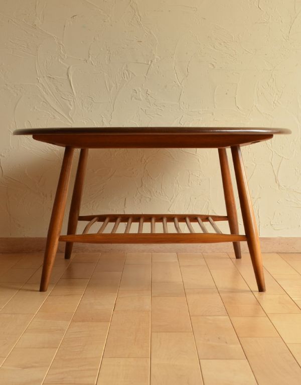 アーコールの家具　アンティーク家具　アーコールのヴィンテージ家具、マガジンラック付きのコーヒーテーブル。クルッと回転。(x-666-f)