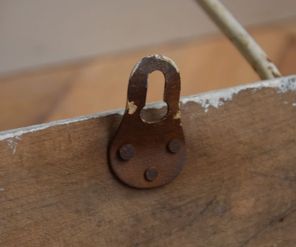 フック・フックボード 住宅用パーツ フランスから届いたアンティークフックボード(3フック)。カンタンに取り付け出来ます。(x-668-z)