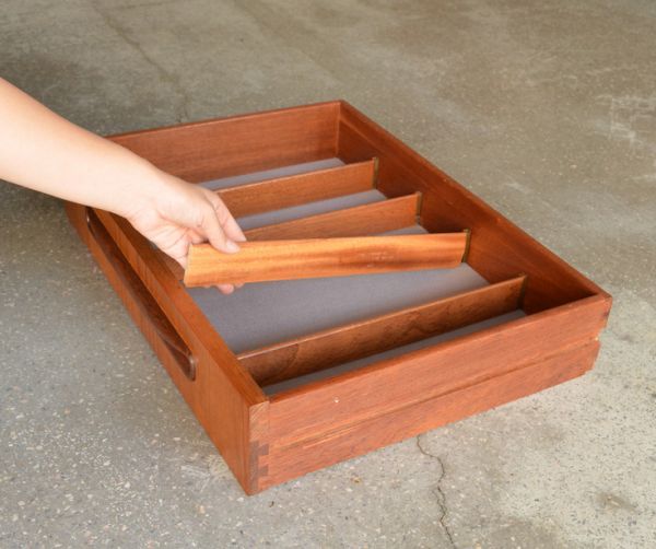 G-PLAN(Gプラン)　アンティーク家具　スカンジナビアンなヴィンテージ家具、Gプランのリビングサイドボード。引き出しの上段はフェルトが張ってあるので、アクセサリーなどそのまま入れられます。(x-700-f)