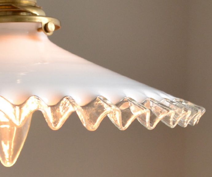 ペンダントライト　照明・ライティング　憧れのフレンチレース、ミルクガラスのペンダントライト（コード・シャンデリア電球・ギャラリーA付き）。。(x-714-z)