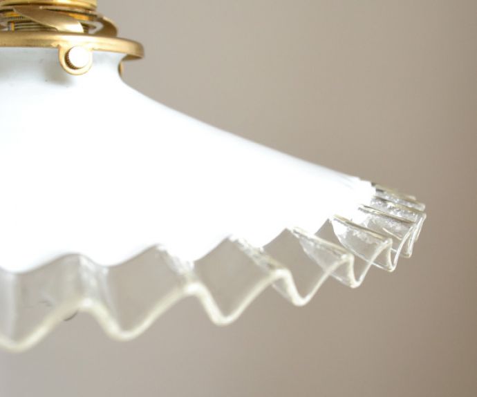 ペンダントライト　照明・ライティング　憧れのフレンチレース、ミルクガラスのペンダントライト（コード・シャンデリア電球・ギャラリーA付き）。。(x-714-z)