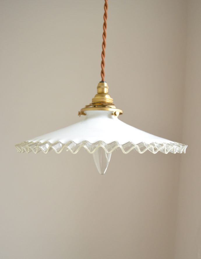 ペンダントライト　照明・ライティング　憧れのフレンチレース、ミルクガラスのペンダントライト（コード・シャンデリア電球・ギャラリーA付き）。。(x-714-z)