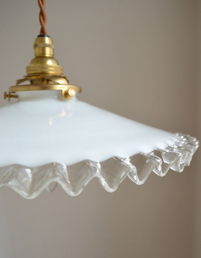 ペンダントライト　照明・ライティング　アンティークフランスシェード（縁どりがクリア）ペンダントライト（コード・シャンデリア電球・ギャラリーA付き）。。(x-715-z)