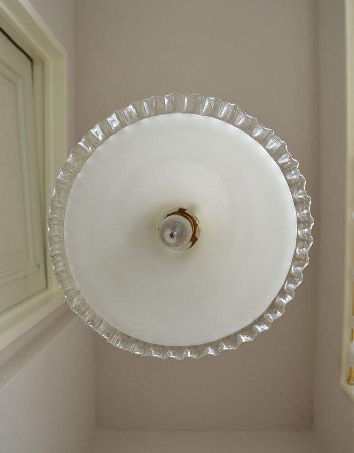 ペンダントライト　照明・ライティング　アンティークフランスシェード（縁どりがクリア）ペンダントライト（コード・シャンデリア電球・ギャラリーA付き）。。(x-715-z)