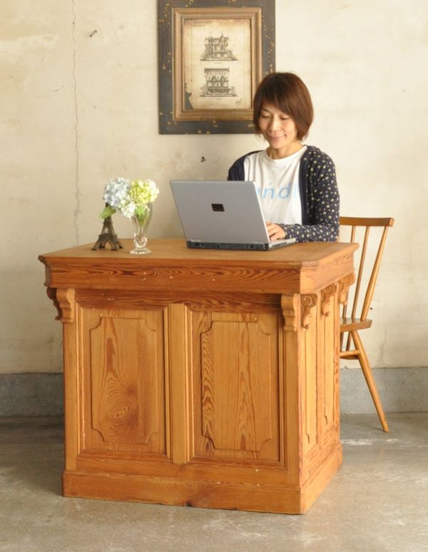 アンティークのキャビネット アンティーク家具 フランスアンティーク家具(什器)、キレイな小さなショップカウンター。ショップのような、おしゃれなカウンター。(x-733-f)