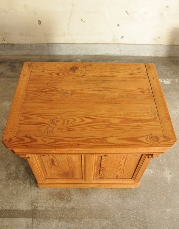 アンティークのキャビネット アンティーク家具 フランスアンティーク家具(什器)、キレイな小さなショップカウンター。天板もキレイに仕上げました。(x-733-f)