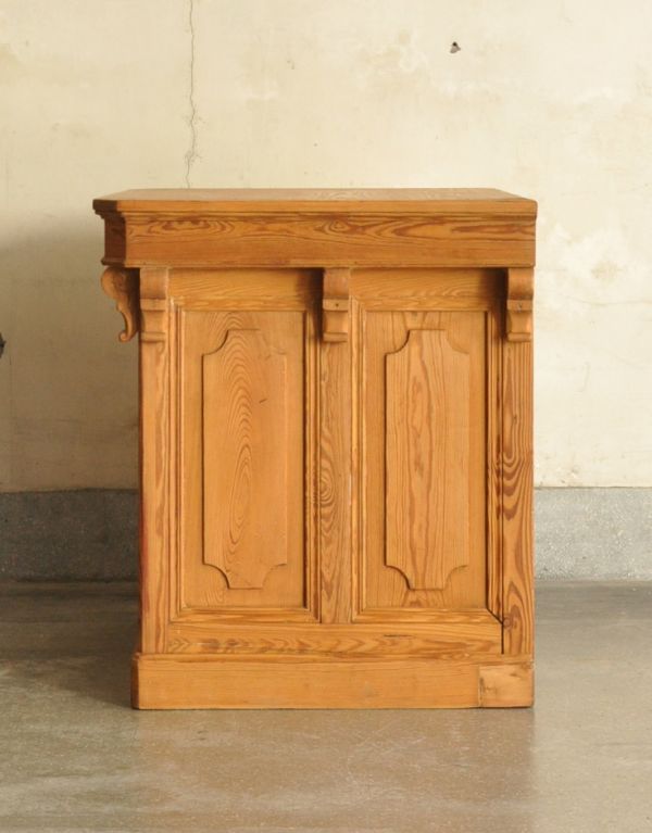 アンティークのキャビネット アンティーク家具 フランスアンティーク家具(什器)、キレイな小さなショップカウンター。サイドの装飾もキレイです。(x-733-f)