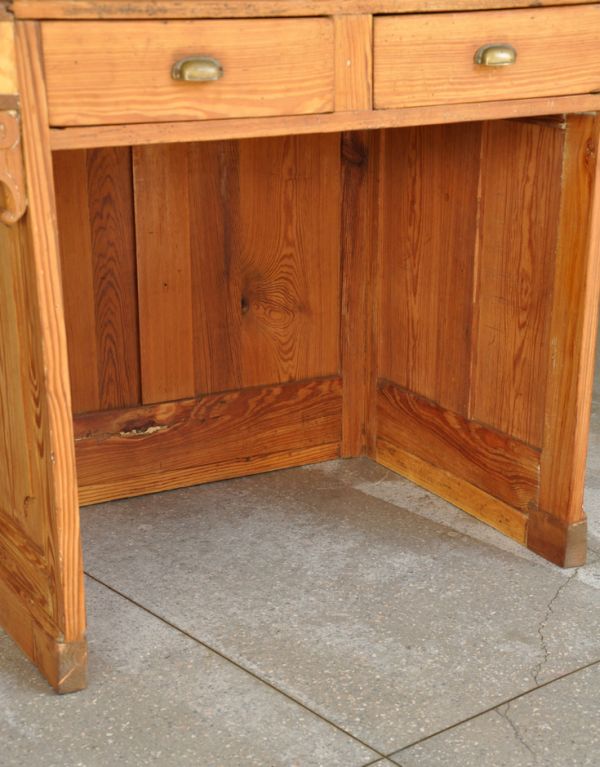 アンティークのキャビネット アンティーク家具 フランスアンティーク家具(什器)、キレイな小さなショップカウンター。裏は収納になっています。(x-733-f)