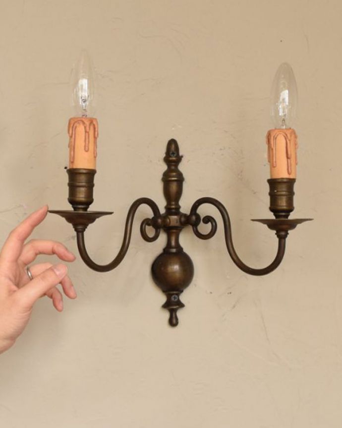 壁付けブラケット 照明・ライティング 2灯タイプのアンティークウォールブラケット(E17シャンデリア球付)。壁のアクセサリーでお部屋をオシャレに大変身日本ではあまり使わない壁付けのシャンデリア。(x-736-z)
