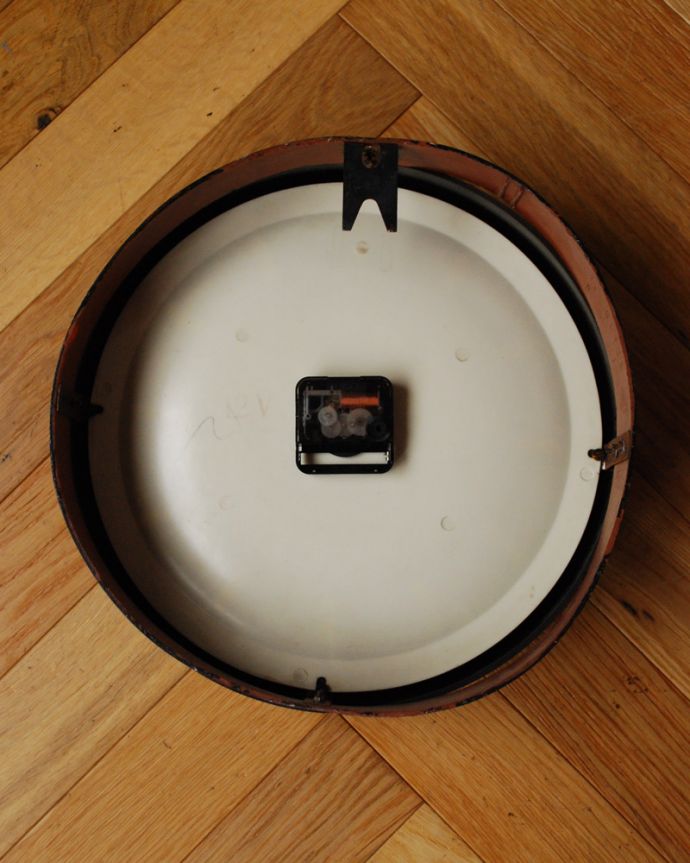 インダストリアルなアンティーク壁掛け時計（ブラック）、Pragotron