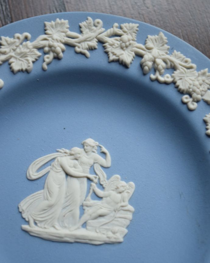 アンティークのジャスパーウェア、ギリシャ神話モチーフのウェッジ