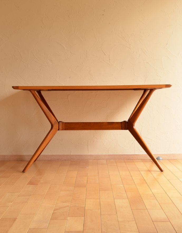 G-PLAN(Gプラン) アンティーク家具 北欧テイストのヴィンテージ家具、スタイリッシュなG-planのダイニングテーブル。書き物やパソコンをする作業テーブルに最適。(x-761-f)