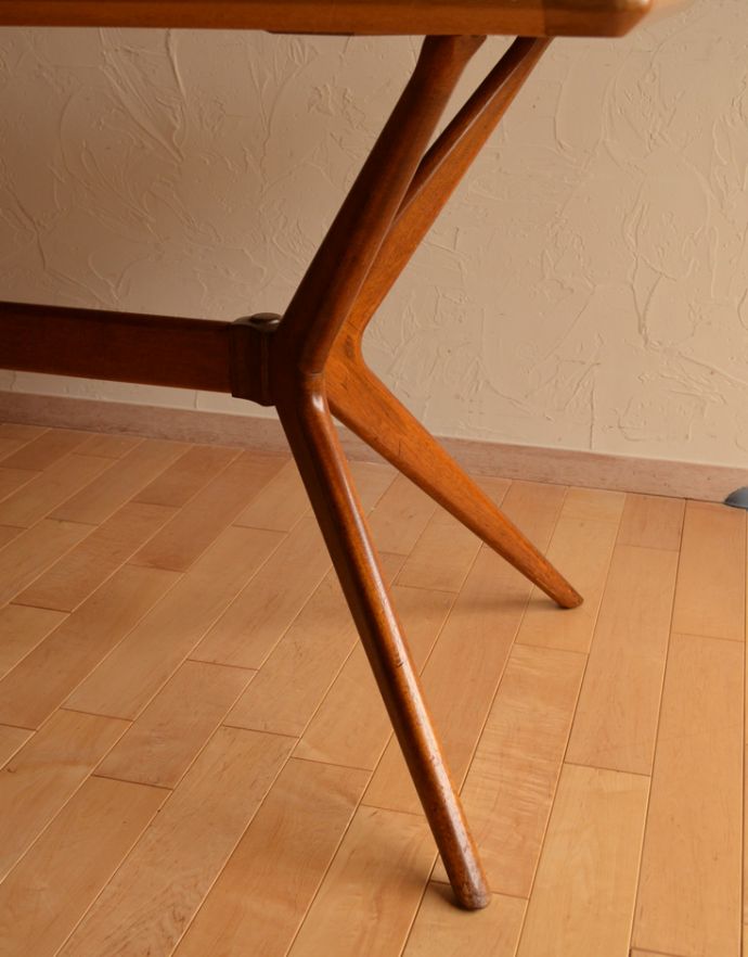 G-PLAN(Gプラン) アンティーク家具 北欧テイストのヴィンテージ家具、スタイリッシュなG-planのダイニングテーブル。キチンとお直ししました。(x-761-f)