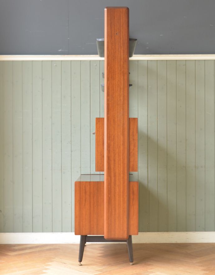 G-PLAN(Gプラン) アンティーク家具 本棚や飾り棚に使えるヴィンテージ家具、チーク材のディバイダー(G-plan)。サイドから見てもキレイな状態です。(x-763-f)