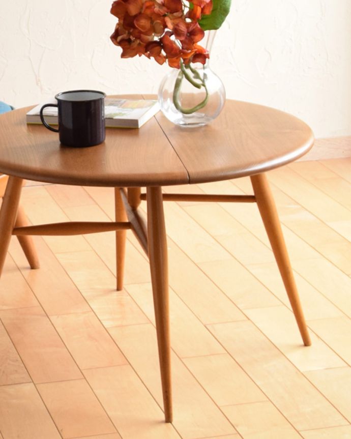 アーコールの家具　アンティーク家具　アーコールのヴィンテージ家具、ドロップリーフコーヒーテーブル（伸張式）。シンプルでスッキリとカッコいい脚アーコールらしいスッキリとしたデザインの脚。(x-768-f)