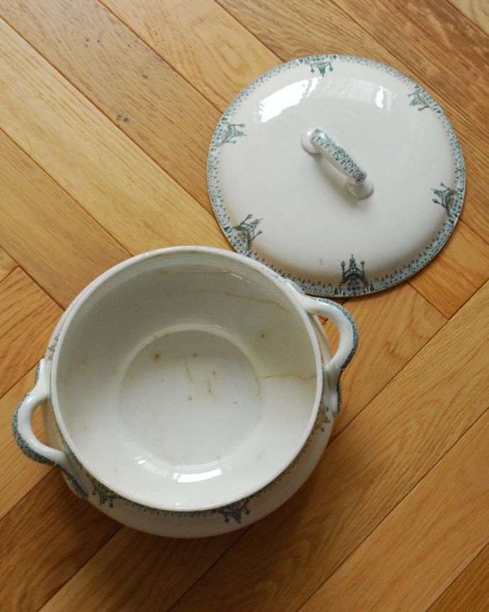 アンティーク 陶磁器の雑貨　アンティーク雑貨　アンティークのフランス雑貨（チュリーン）　蓋付きのスープボウル。古いプレートで楽しむ食事やは特別感があります。(x-777-z)