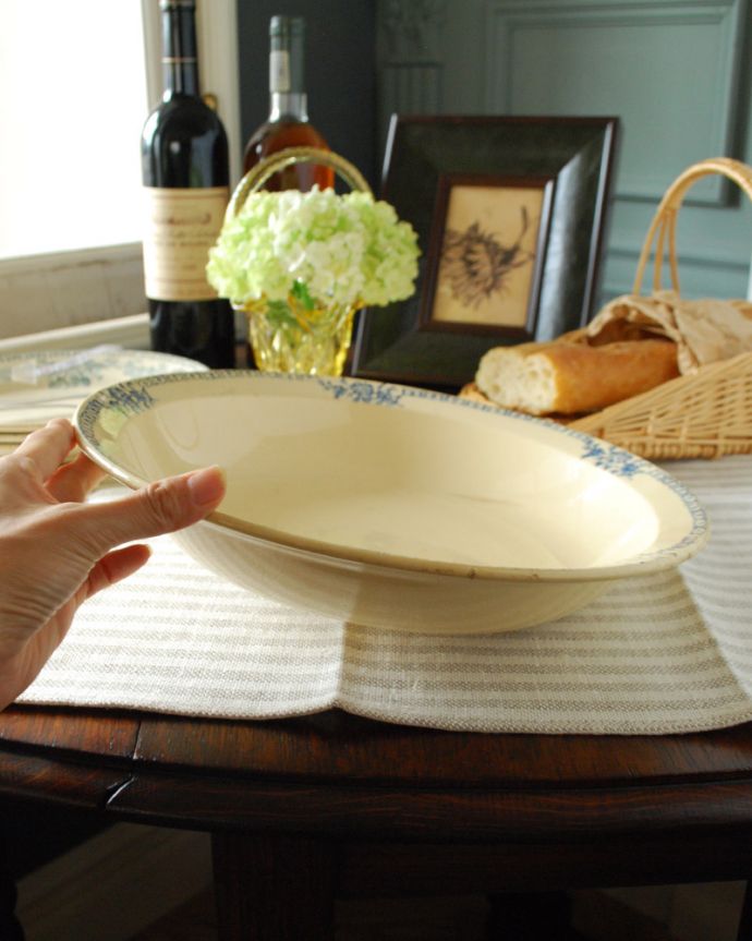 アンティーク 陶磁器の雑貨　アンティーク雑貨　フランスらしい可愛い模様が魅力、アンティークの陶磁器。飾って使って楽しむアンティーク実用的に使いやすいサイズ。(x-778-z)