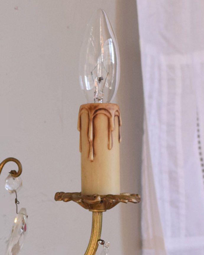 壁付けブラケット　照明・ライティング　フランスアンティーク照明、ガラスドロップ付きのウォールシャンデリア（Ｅ17シャンデリア球付）。LEDも使えます口金は100Wまで対応可能ですが、蝋管付きなので白熱球は40W以下がオススメです。(x-783-z)