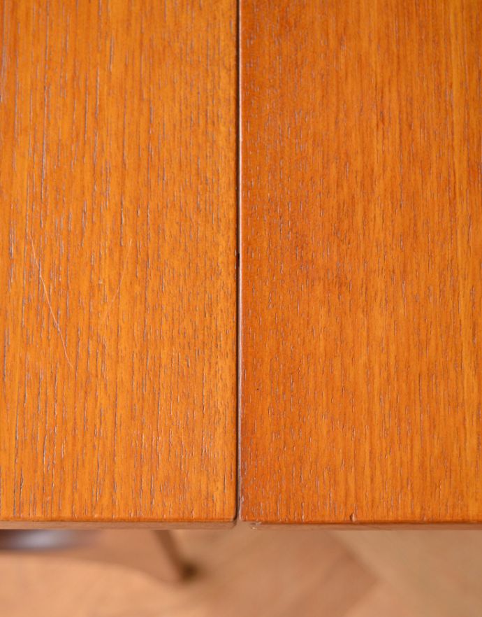 アンティークのテーブル アンティーク家具 北欧スタイルのヴィンテージ家具、ドロップリーフテーブル(伸張式)。メンテナンスをしてありますので、つなぎ目も美しいです。(x-784-f)