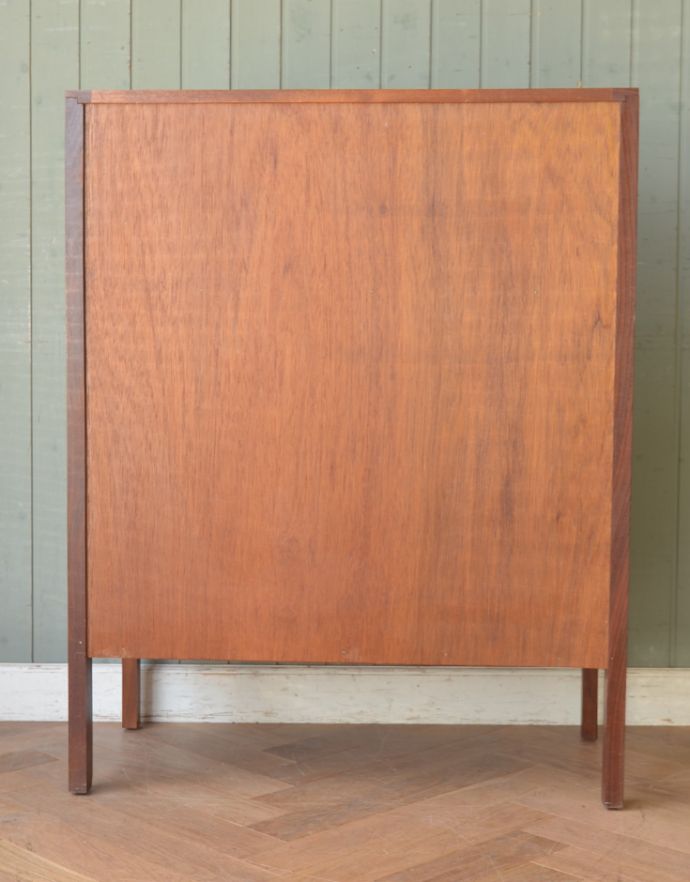 サイドバイサイド　アンティーク家具　北欧スタイルのインテリア、ヴィンテージビューローデスク（机）。きちんとメンテナンスしてあるので、裏側もキレイです。(x-785-f)