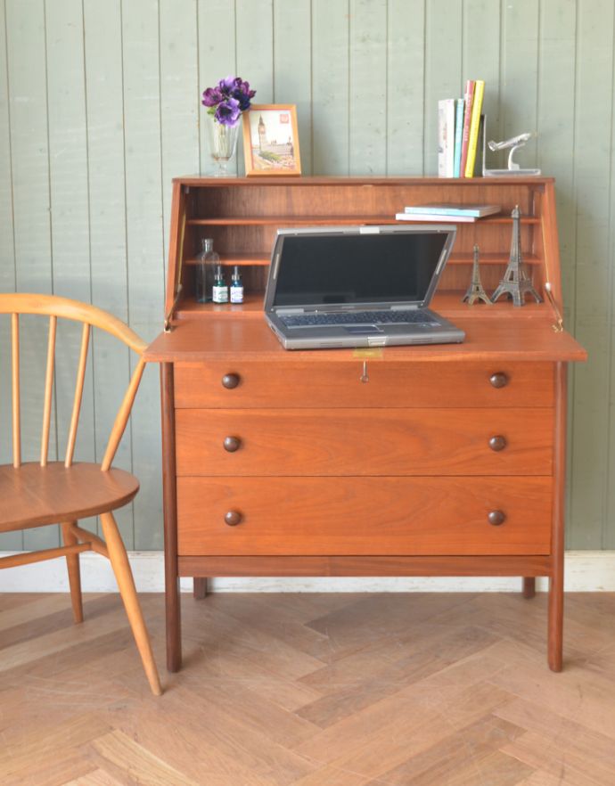 サイドバイサイド　アンティーク家具　北欧スタイルのインテリア、ヴィンテージビューローデスク（机）。。(x-785-f)