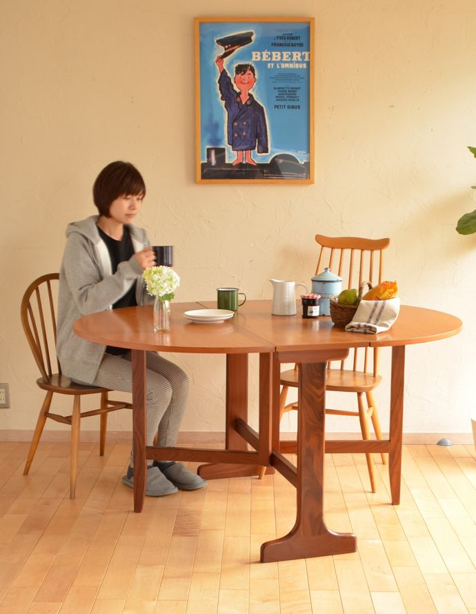 G-PLAN(Gプラン) アンティーク家具 カッコいい北欧テイストのビンテージ家具、オーバルタイプのG-plan ドロップリーフテーブル。スッキリとした北欧スタイルのバタフライテーブル。(x-786-f)