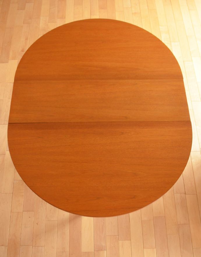 G-PLAN(Gプラン) アンティーク家具 カッコいい北欧テイストのビンテージ家具、オーバルタイプのG-plan ドロップリーフテーブル。天板の修復には自信があります。(x-786-f)