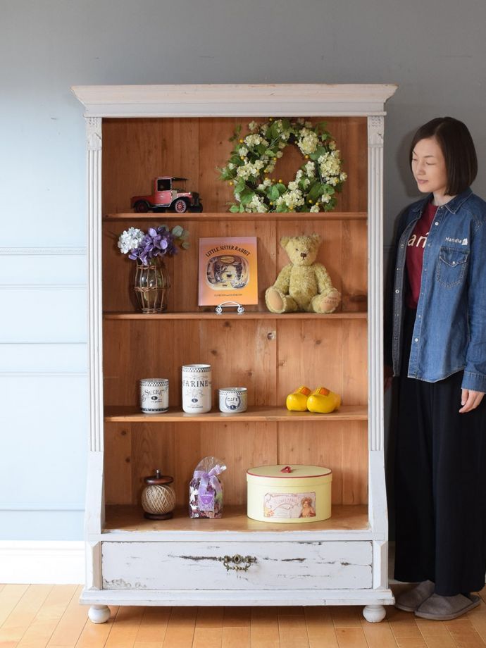 フランスのおしゃれなアンティークのシェルフ