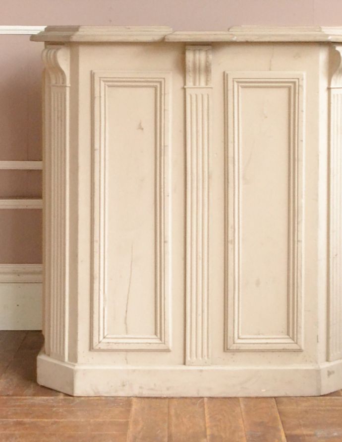 アンティークのキャビネット アンティーク家具 フランスのアンティーク家具、ペイント仕上げの小ぶりなショップカウンター(レジ台)。両面使える便利な家具後ろから見ると、こんな感じで両面使えるカウンターなんです。(x-792-f)