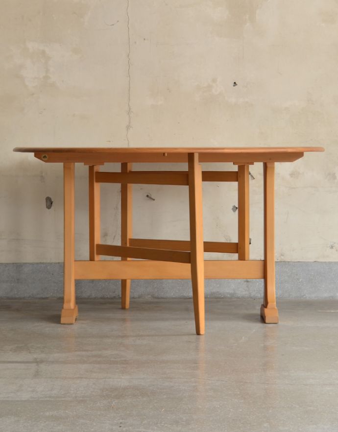 アーコールの家具　アンティーク家具　アーコール社のアンティーク家具、ドロップリーフダイニングテーブル（ERCOL）。もちろん常に広げたままの状態でもお使い頂けます。(x-798-f)