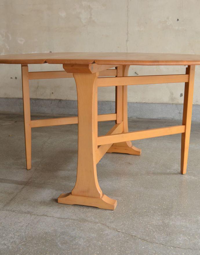 アーコールの家具　アンティーク家具　アーコール社のアンティーク家具、ドロップリーフダイニングテーブル（ERCOL）。しっかり支えるのでご安心ください。(x-798-f)