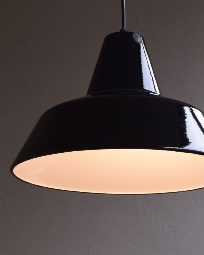 ペンダントライト 照明・ライティング 北欧インテリアにオススメ!ルイスポールセンのヴィンテージエナメルランプ(E26)。ホーローのもつ重厚感がクールでカッコいいんですホーローならではの明かりで、空間をあたたかく照らしてくれます。(x-800-z)