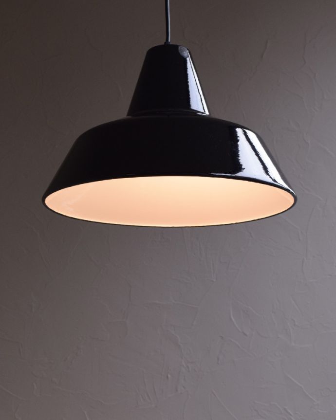 ペンダントライト 照明・ライティング 北欧インテリアにオススメ!ルイスポールセンのヴィンテージエナメルランプ(E26)。1つ1つ表情が違います新しいエナメルランプでは、出すことの出来ない風合い、存在感はさすがアンティーク。(x-800-z)