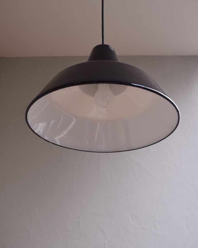 ペンダントライト 照明・ライティング 北欧インテリアにオススメ!ルイスポールセンのヴィンテージエナメルランプ(E26)。1つ1つ表情が違います新しいエナメルランプでは、出すことの出来ない風合い、存在感はさすがアンティーク。(x-800-z)