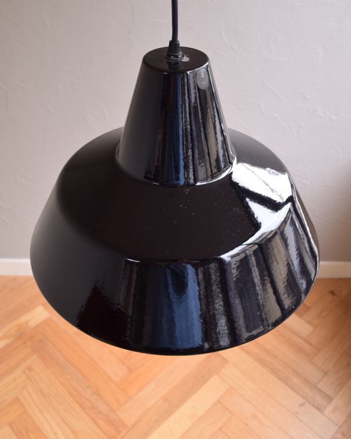 ペンダントライト 照明・ライティング 北欧インテリアにオススメ!ルイスポールセンのヴィンテージエナメルランプ(E26)。上から見ると・・・アンティークなので、キズや汚れがあります。(x-800-z)