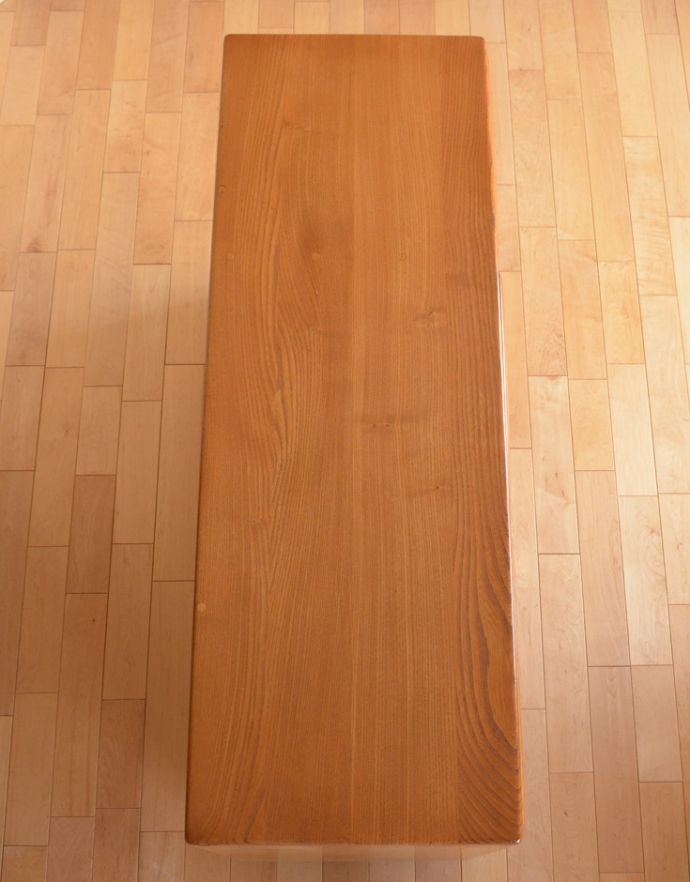 アーコールの家具　アンティーク家具　アーコール（ERCOL）のヴィンテージサイドボード、北欧スタイルに似合うアンティーク家具。天板もピカピカにお直ししました。(x-801-f)