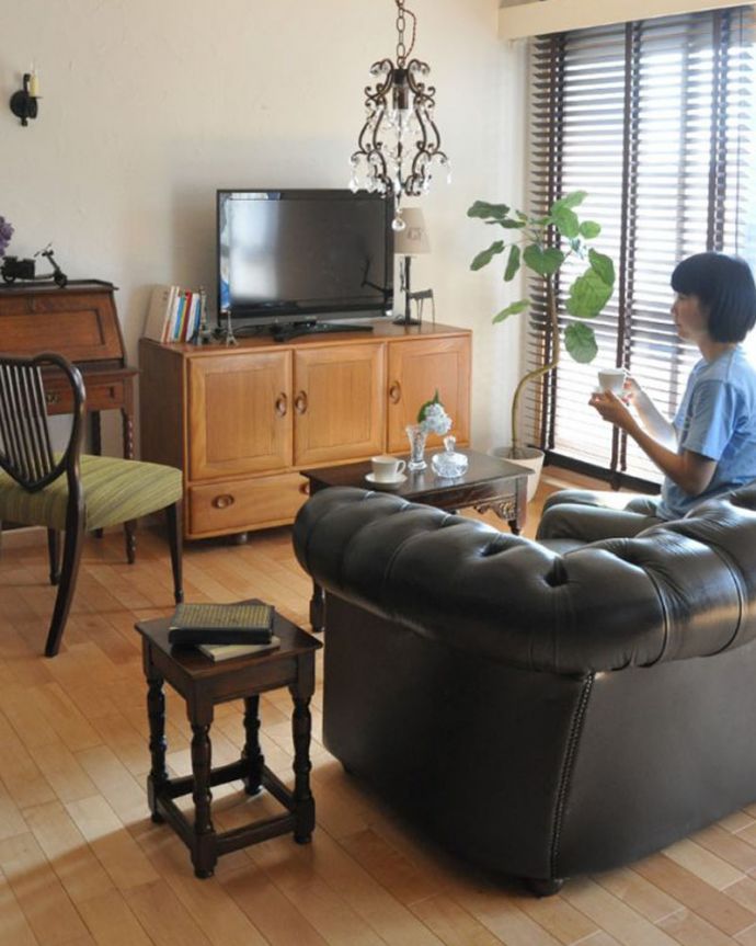 アーコールの家具　アンティーク家具　アーコール（ERCOL）のヴィンテージサイドボード、北欧スタイルに似合うアンティーク家具。実用的に使えるおシャレなスッキリデザインスッキリていながら丸みを帯びたアーコールらしいデザイン。(x-801-f)