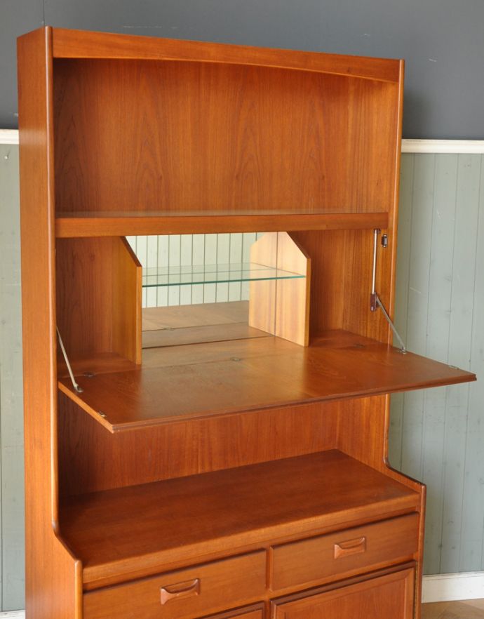 アンティークのキャビネット　アンティーク家具　ヴィンテージ家具、William Lawrence（ウィリアムローレンス）のキャビネット。あっという間に簡単中央の扉はフラップ式です。(z-058-f)