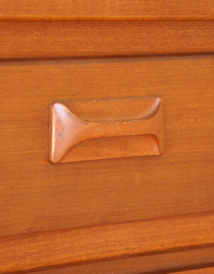 アンティークのキャビネット　アンティーク家具　ヴィンテージ家具、William Lawrence（ウィリアムローレンス）のキャビネット。取っ手もデザインの一部です。(z-058-f)