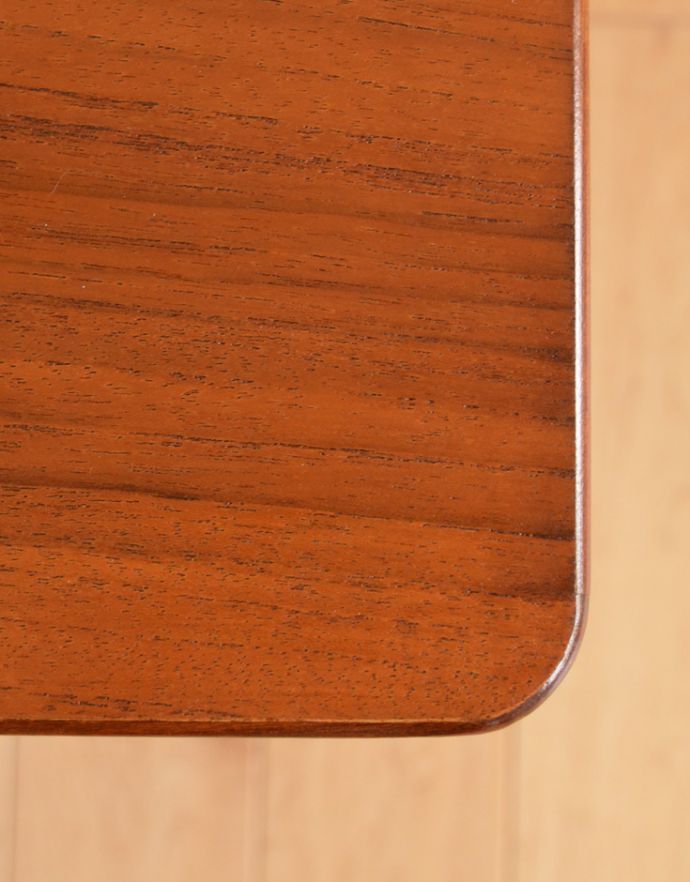 ロイドテーブル　アンティーク家具　北欧スタイルに馴染むヴィンテージチーク材家具、G-planの棚付きセンターテーブル。メンテナンスをしっかりしてるので安心してお使い頂けます。(x-816-f)