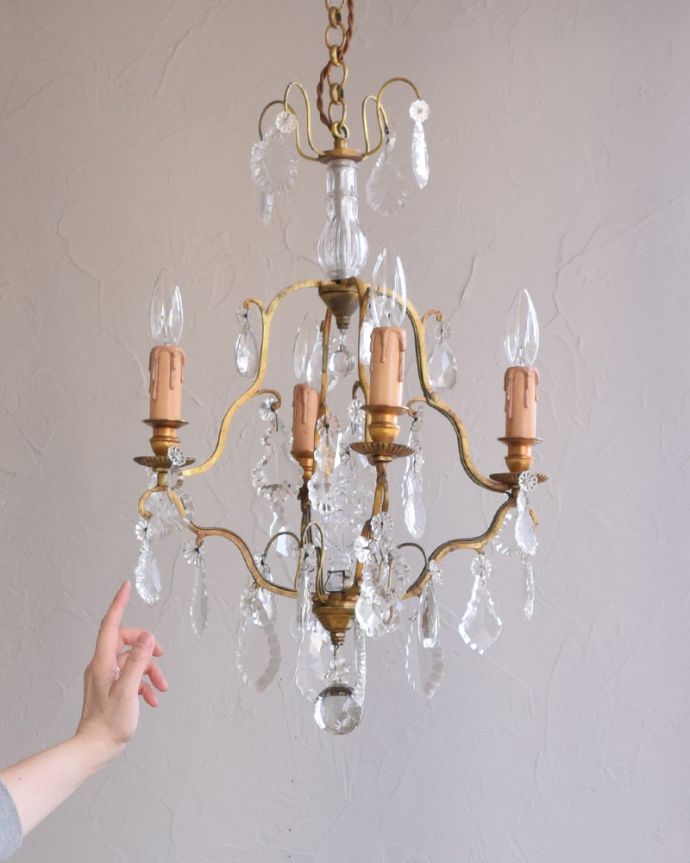 シャンデリア　照明・ライティング　ガラスコラムが付いたフランスアンティーク シャンデリア（4灯）（Ｅ17シャンデリア球付）。。(x-822-z)