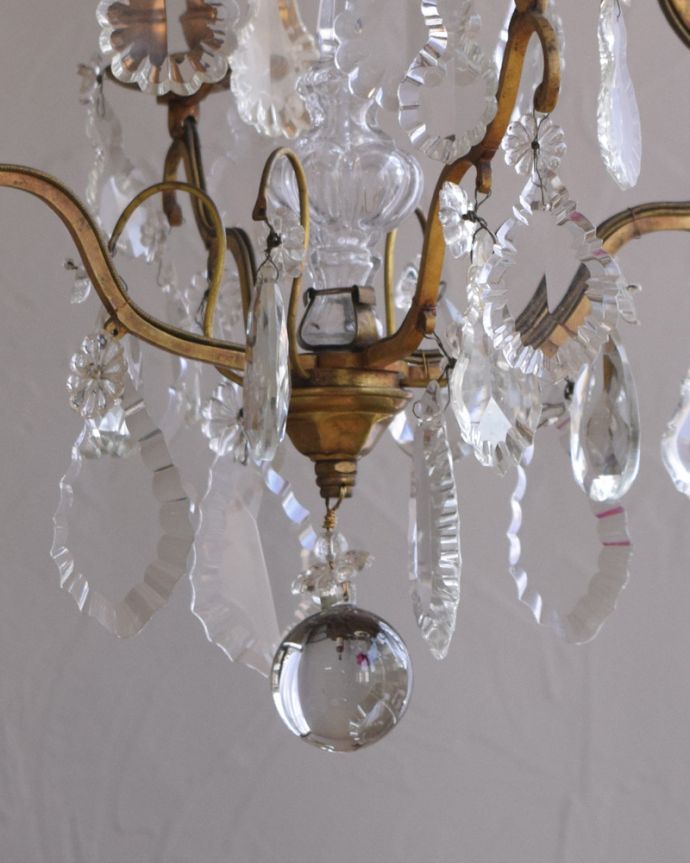 シャンデリア　照明・ライティング　ガラスコラムが付いたフランスアンティーク シャンデリア（4灯）（Ｅ17シャンデリア球付）。。(x-822-z)
