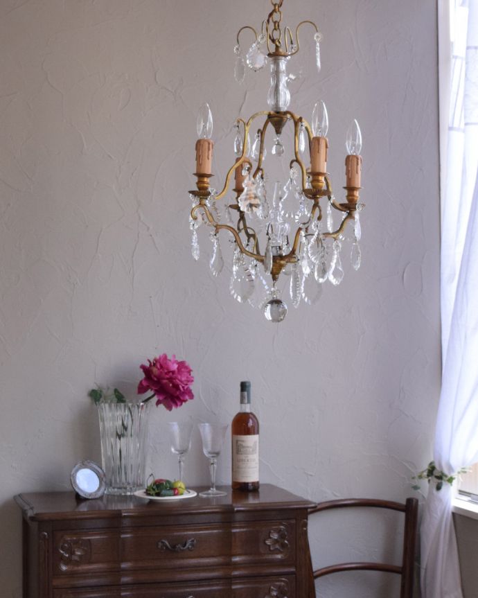 シャンデリア　照明・ライティング　ガラスコラムが付いたフランスアンティーク シャンデリア（4灯）（Ｅ17シャンデリア球付）。。(x-822-z)