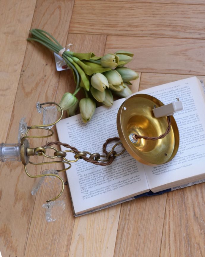 シャンデリア　照明・ライティング　ガラスコラムが付いたフランスアンティーク シャンデリア（4灯）（Ｅ17シャンデリア球付）。。(x-822-z)