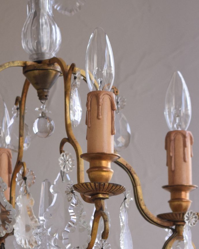 シャンデリア　照明・ライティング　ガラスコラムが付いたフランスアンティーク シャンデリア（4灯）（Ｅ17シャンデリア球付）。。(x-822-z)