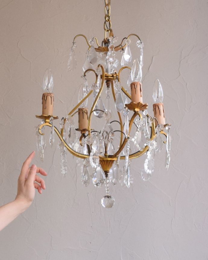 アンティークのガラス付きシャンデリア