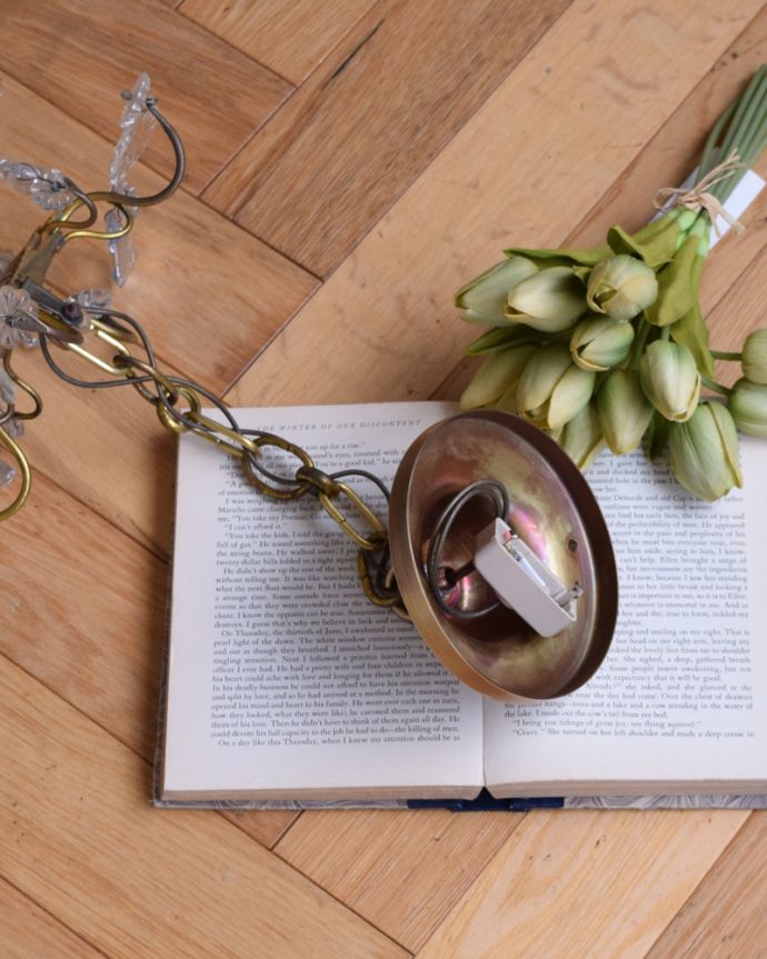 シャンデリア 照明・ライティング フランス輸入のアンティーク シャンデリア(4灯)(E17シャンデリア球付)。引っ掛けタイプで加工しました。(x-823-z)