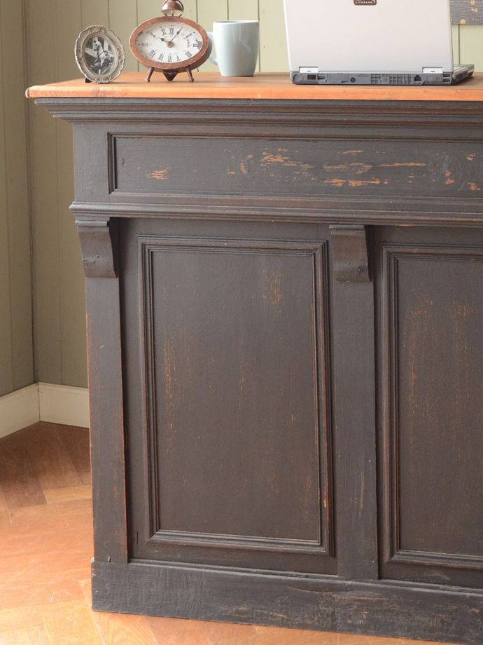 フランスらしいキャビネットの装飾