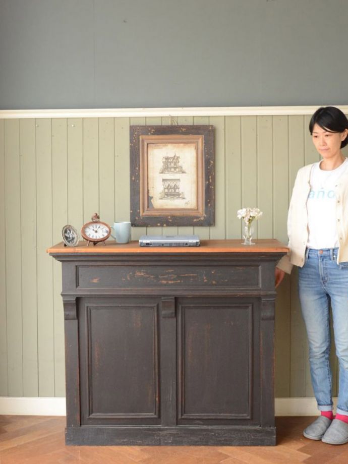 フランスのおしゃれなアンティークのカウンター